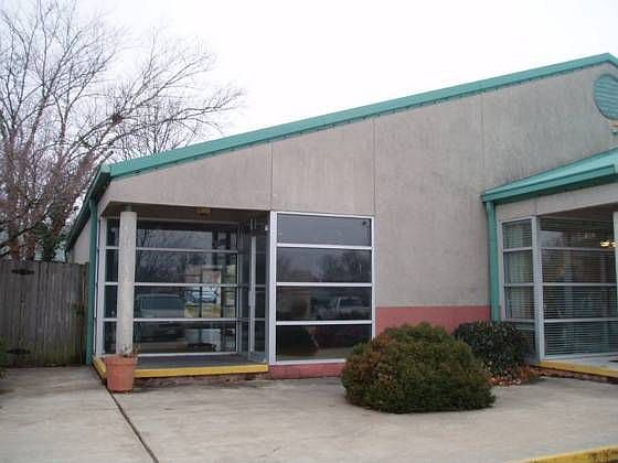1st image of 104 W Colt Square Dr