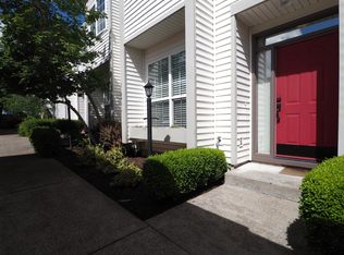 9404 SW Sutton Pl, Portland, OR 97223