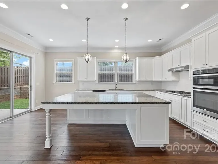 733 Herrin Ave — Photo 8
