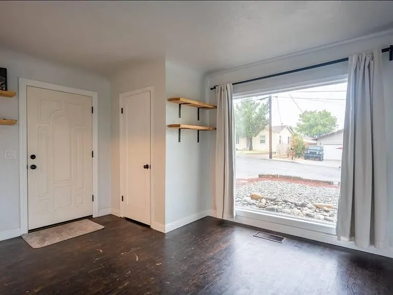 2250 Alameda Ave — Photo 10