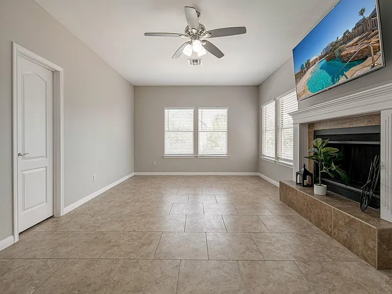 610 Butterfly Rdg — Photo 20