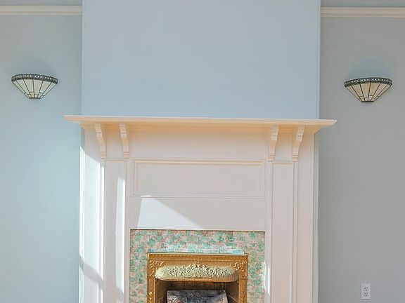 4th image of 858 Greenwich St