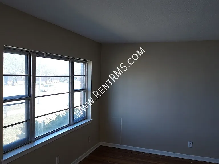 1251 SW Topeka Blvd #15 — Photo 6