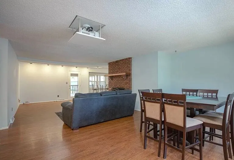 1714 W Swan St — Photo 3