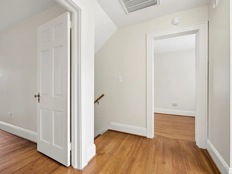 1203 S Main St — Photo 34