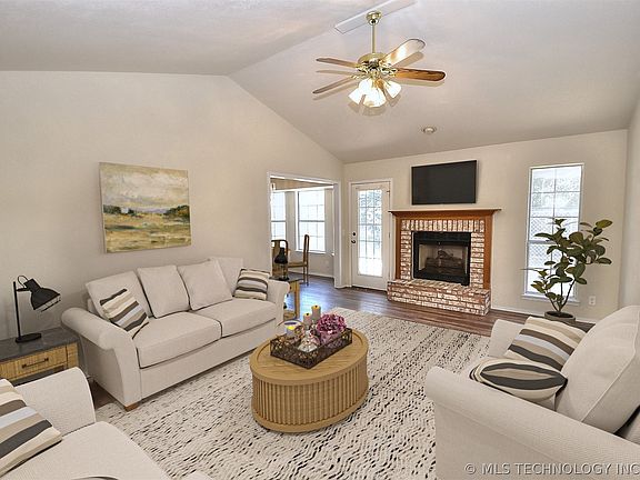 2nd image of 521 S Oak Ave
