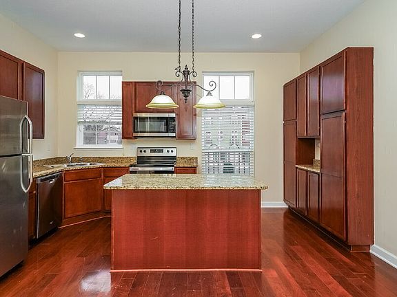 4th image of 39 Grandview Dr