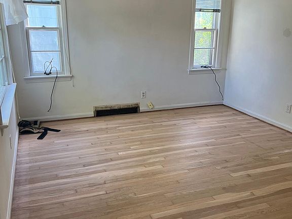 4th image of 2174 Eldred Ave