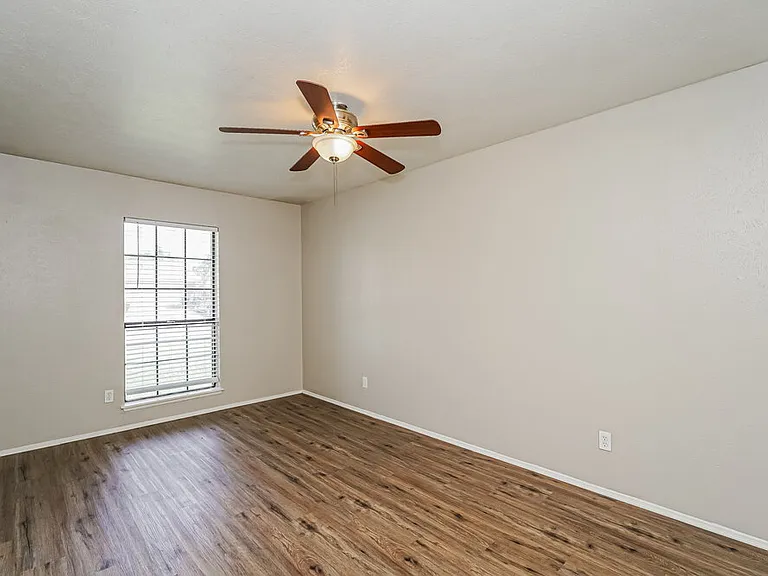 4141 Yellowleaf Dr — Photo 14