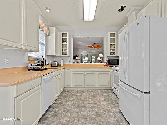 5th image of 4556 MIDDLETON PARK Circle W