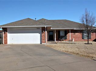 1325 Washington Cir, Moore, OK 73160