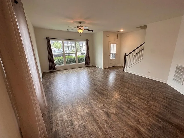 327 Lakeside Park Dr #82 — Photo 5