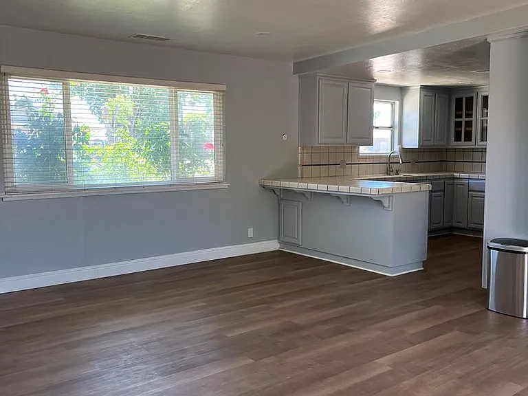401 N Santa Ana St — Photo 17