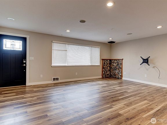 2nd image of 1024 NW Anchor Drive
