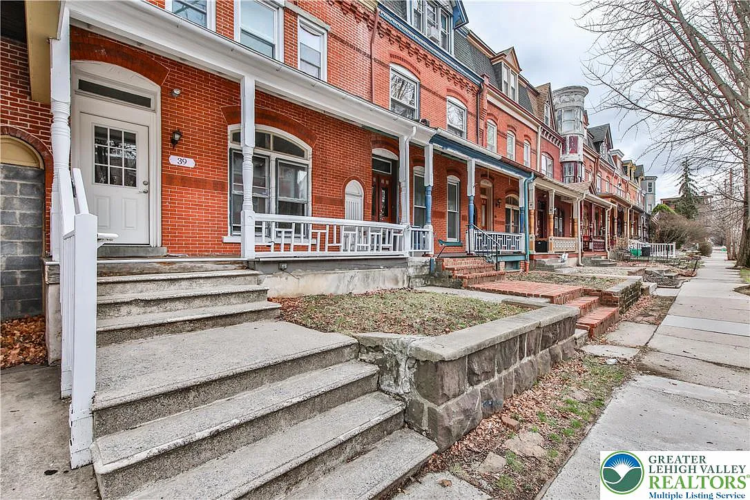 1 bed, 1.0 bath, 650 sqft, $1,250 — Photo 2