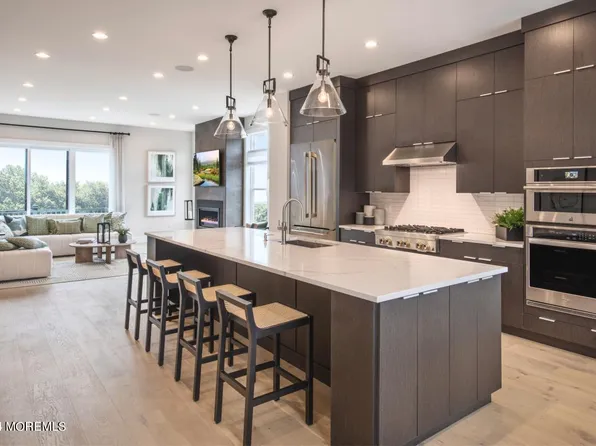 10 Waller Drive, Middletown, NJ 07748