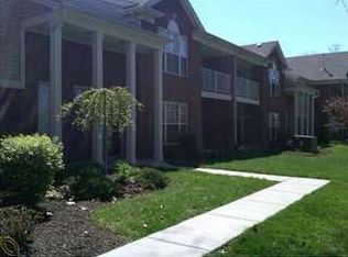 1698 Deepwood Cir #1, Rochester, MI 48307