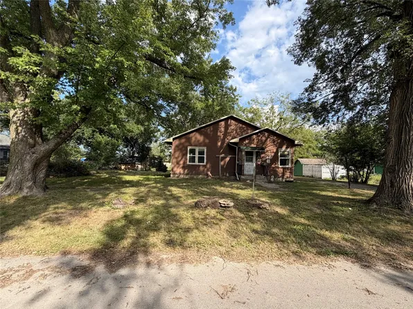 211 S Park St, Stuart, IA 50250