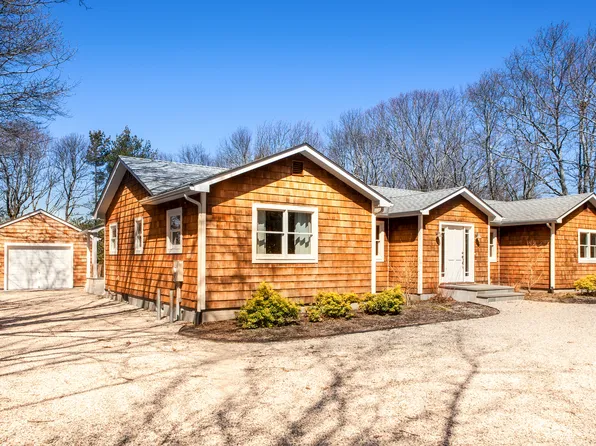 https://photos.zillowstatic.com/fp/fe8788bd3ff7b153e4c57e33a402e5f7-p_e.webp