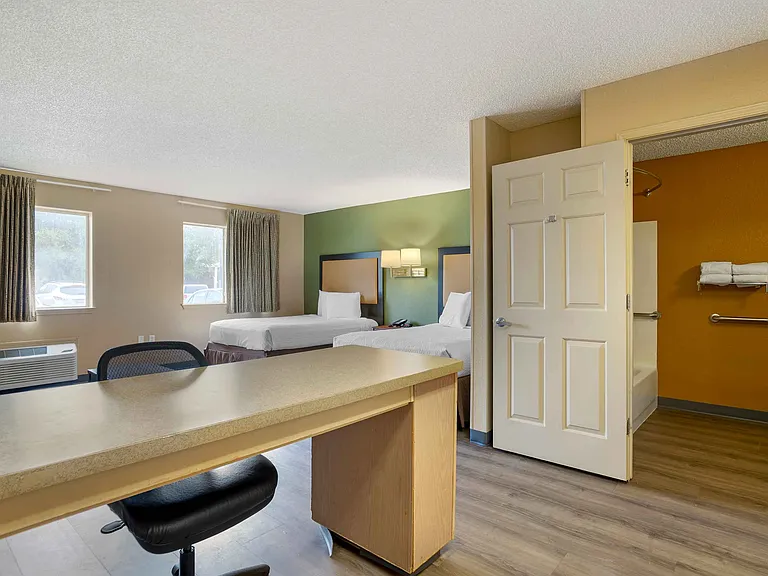 Studio Suite - 2 Full Beds