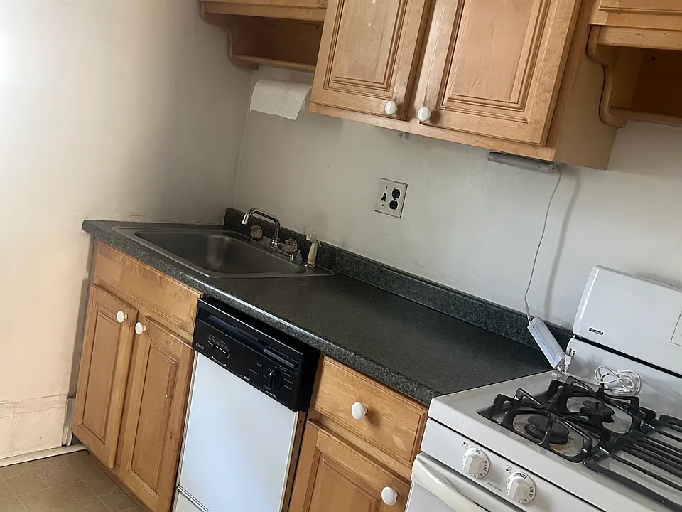 15 Laurel St #1