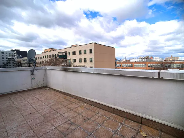 893 Myrtle Avenue image 16 of 23