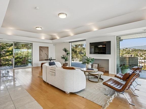 5th image of 100 Eden Roc Drive