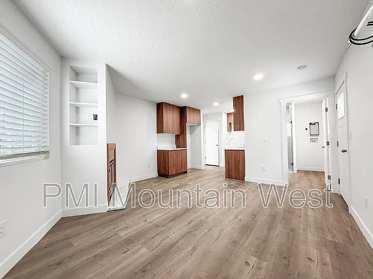 985 Horsley Cir #B — Photo 3