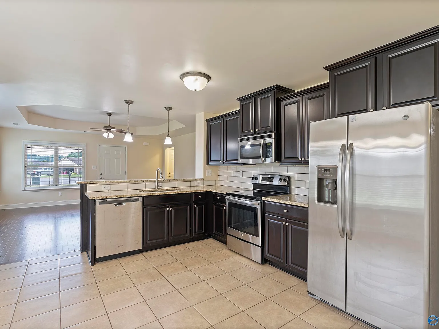 3 bed, 2.0 bath, 1438 sqft, $1,645 — Photo 4