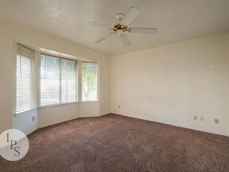 2131 E Cromwell Ave — Photo 18