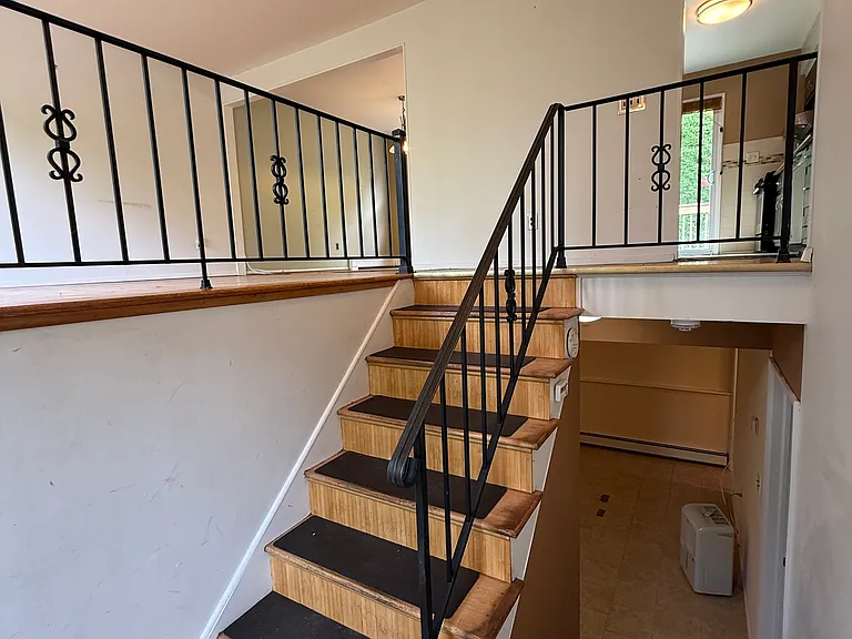 82 Lincoln St — Photo 10