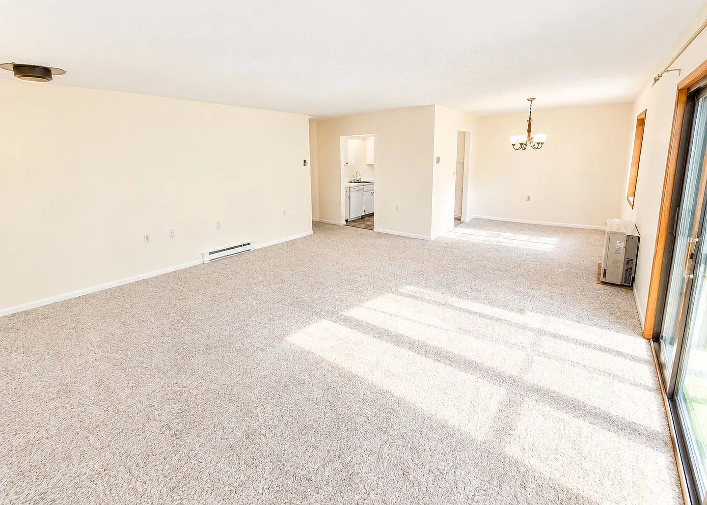 Spacious 2-Bedroom Condo in South Burlington — Photo 3