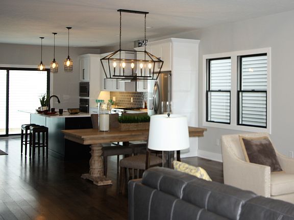 5th image of 328 S Saint Peter St Lot 4