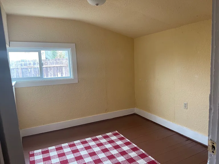 663 SE Parrott St — Photo 15