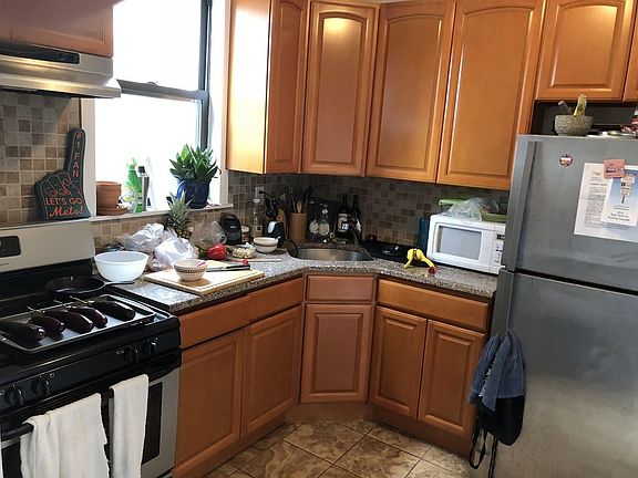 3rd image of 2846 38th St