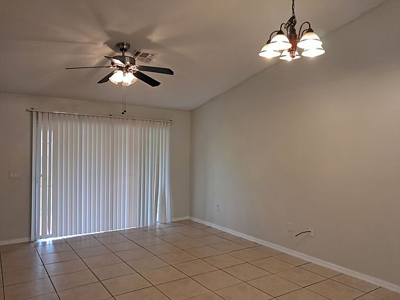 3rd image of 4868 Golfview Blvd