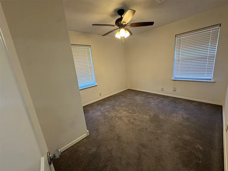 935 Creager St — Photo 18
