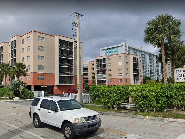 2821 N Miami Beach Blvd #2 — Photo 3