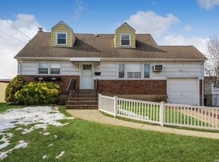 2498 Freeport St, Wantagh, NY 11793