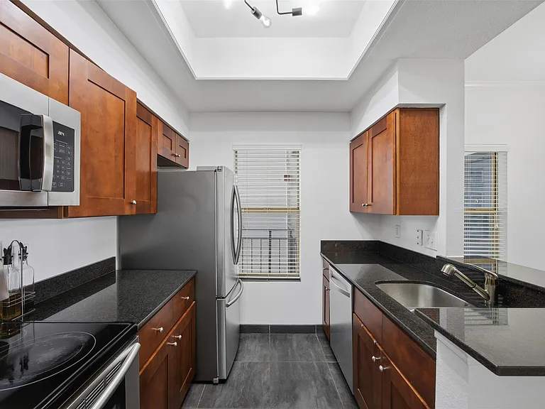 6000 Shepherd Mountain Cv #304 — Photo 9