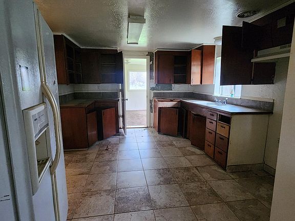 4th image of 3458 Shirley St