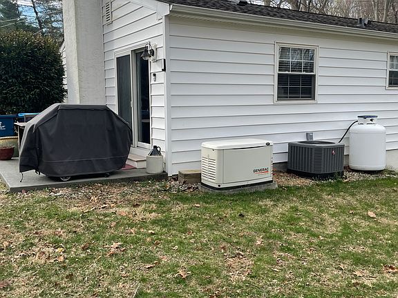 3rd image of 1825 Brooks Rd