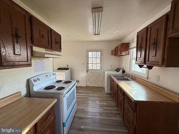 5th image of 17 Varmar Dr
