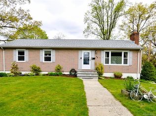 24 Mountain View Rd, West Haven, CT 06516
