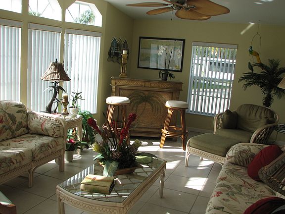 5th image of 721 Camellia Dr
