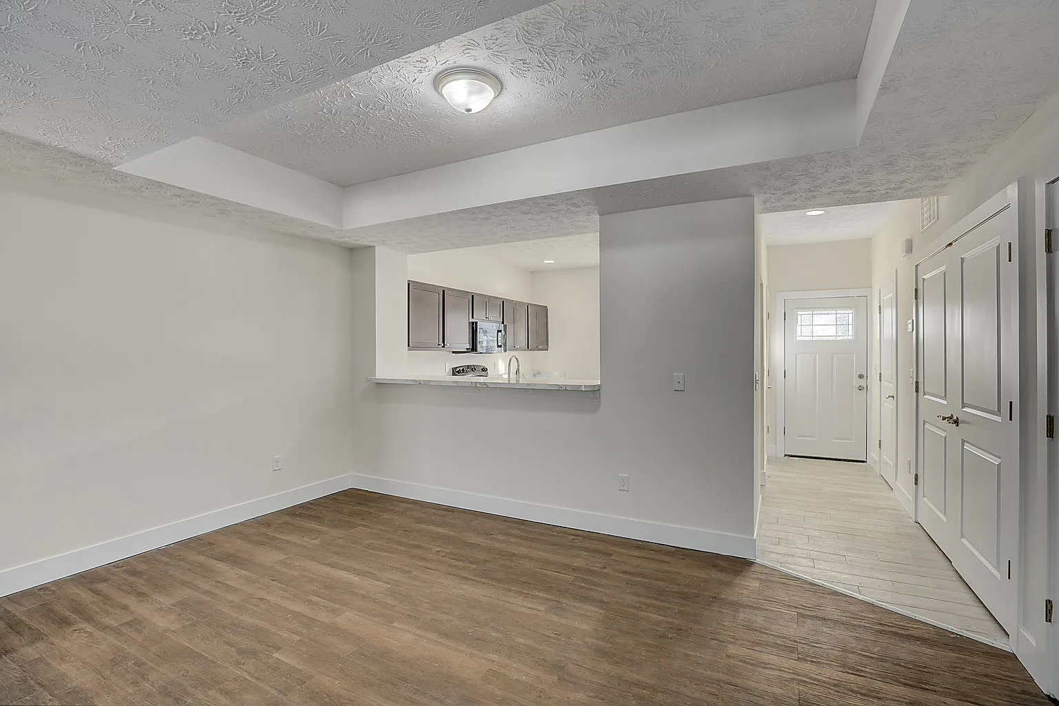 3 bed, 2.5 bath, 1700 sqft, $1,895 — Photo 3