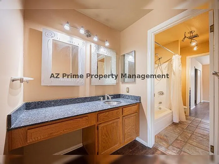 1650 N Ventura Ln — Photo 22