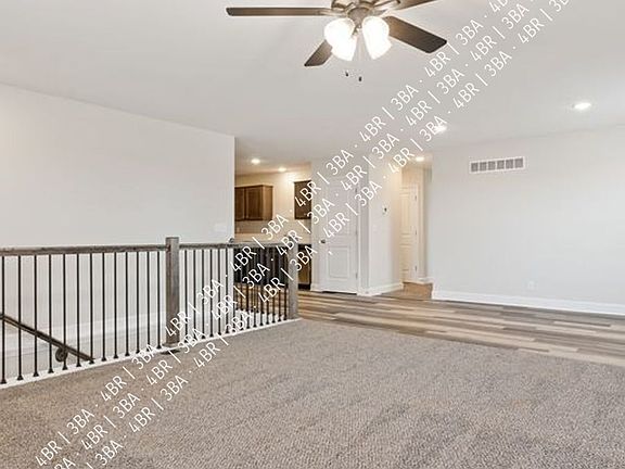 4th image of 324 SE Rose Garden Ln