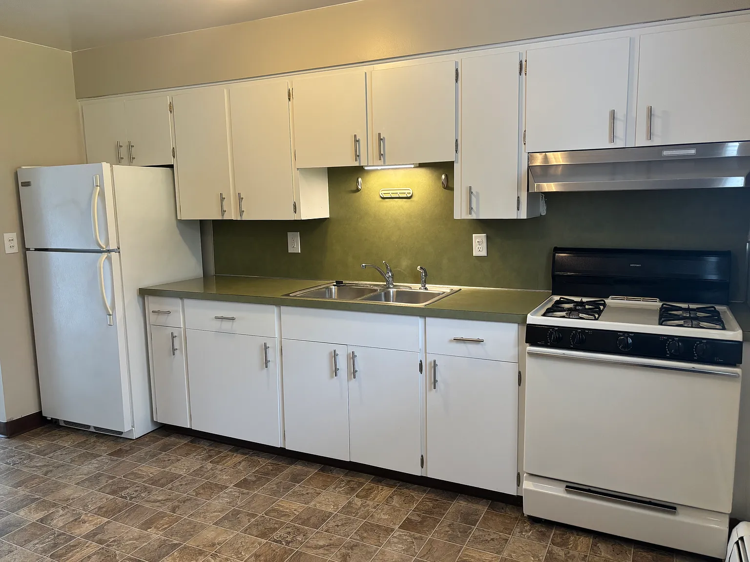 2 bed, 900 sqft, $1,200 — Photo 1