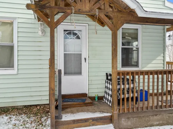 3 Park St, Webster, MA 01570